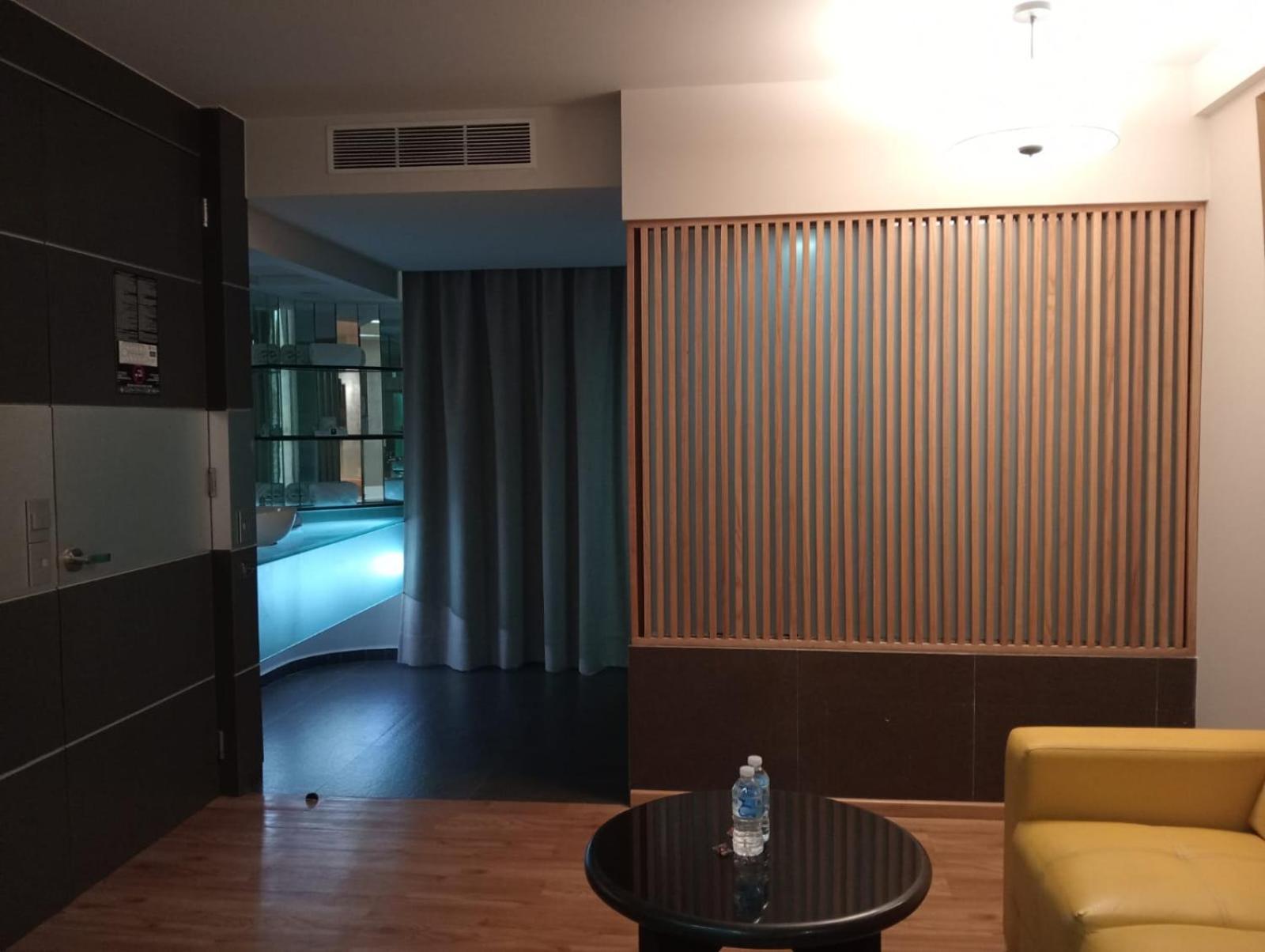 Ramada By Wyndham Mexico City Santa Fe Exteriör bild