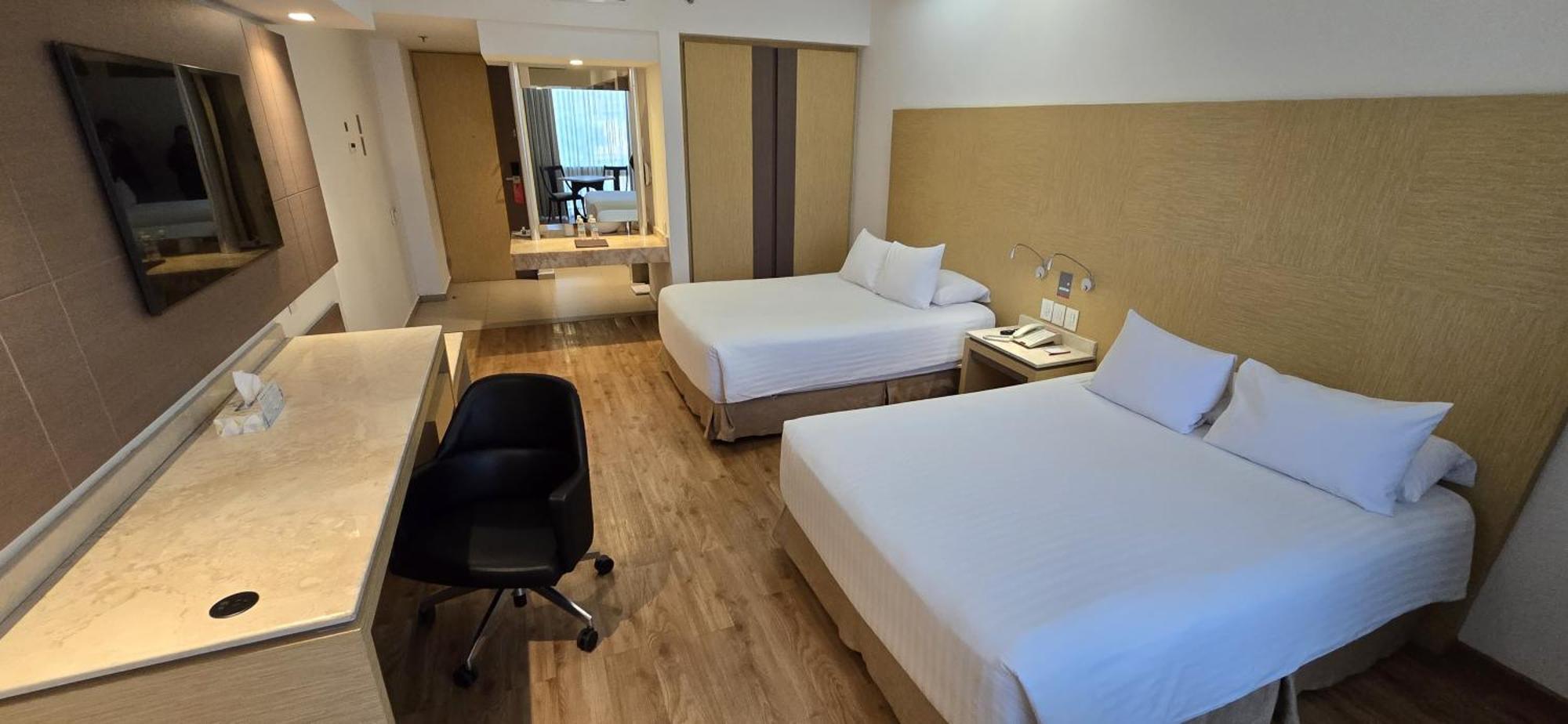 Ramada By Wyndham Mexico City Santa Fe Exteriör bild